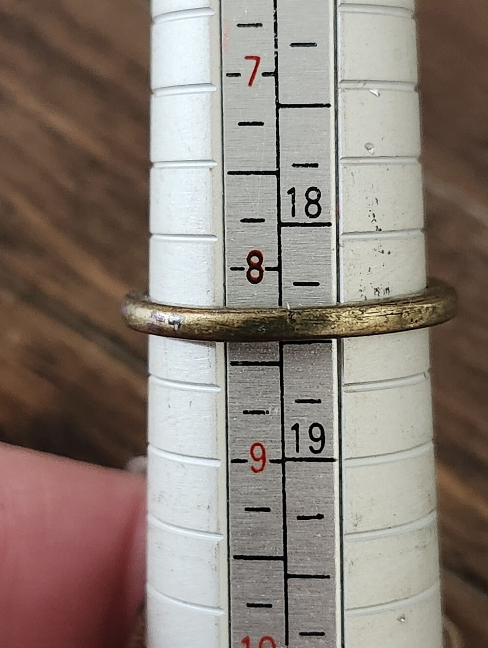 Vintage Brass Toned Clasped Hand Fede Ring With Dark Stone Accent - Picture 6 of 15